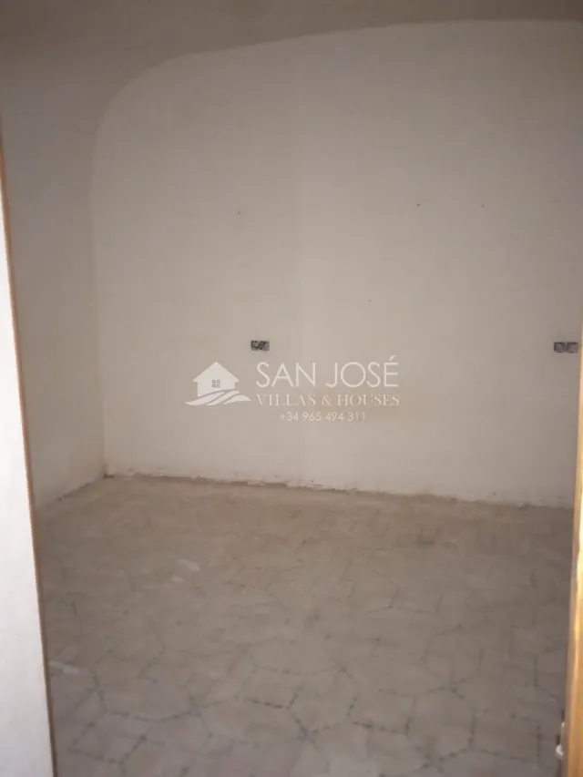 VENTA DE CASA EN UNA BONITA ZONA DE CREVILLENTE — 12
