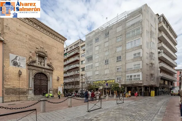 AMPLIO PISO EN PLAZA DE LAS DESCALZAS — 38