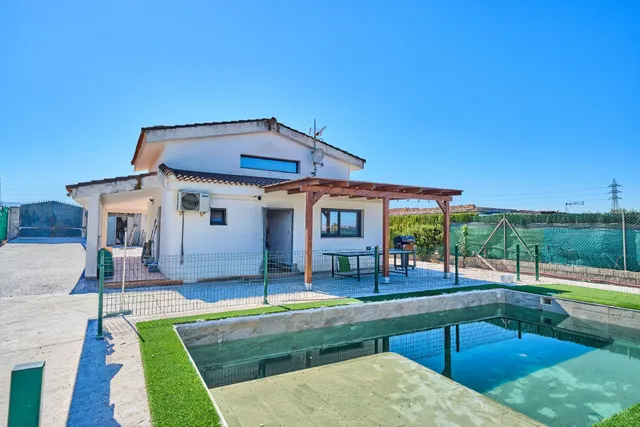 Casa con terreno y piscina en Churriana de la vega — 27