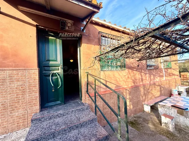 Oportunidad Única en Las Quemadas: Casa con Amplio Terreno y