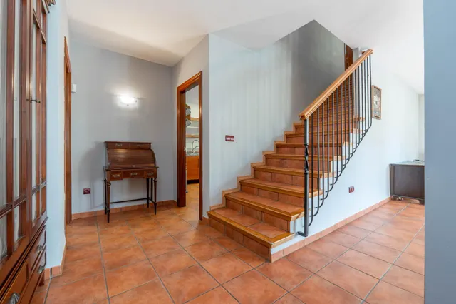 ¡¡ Impresionante chalet dividido en dos viviendas con piscina y zona ajardinadas !! — 31