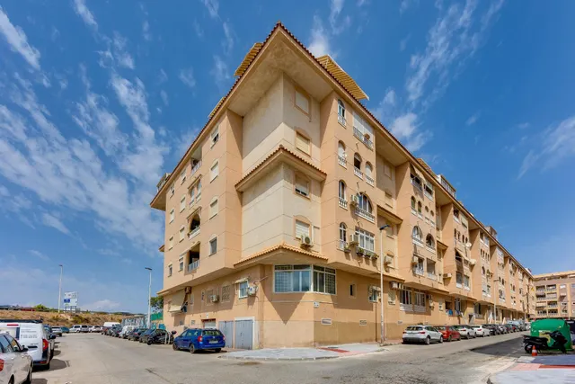 Apartamento moderno en planta baja con piscina — 26