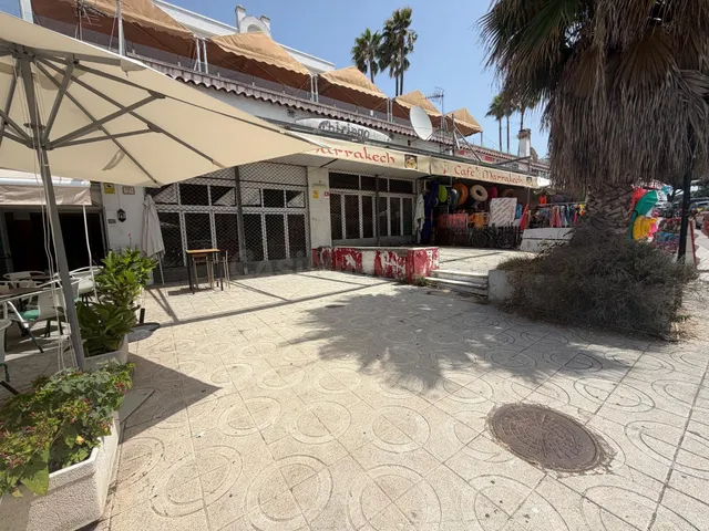Dos locales comerciales contiguos con terraza en una ubicaci - foto 2