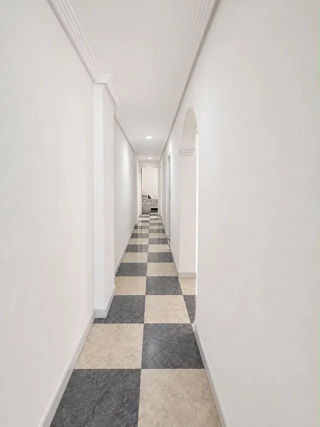 Piso de 3 dormitorios con patio y garaje en Elche — 10