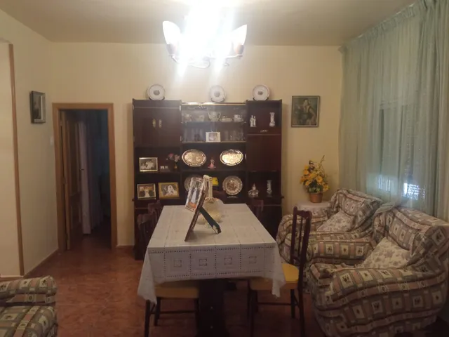 casa amplia de dos plantas con patio en Cehegín — 9