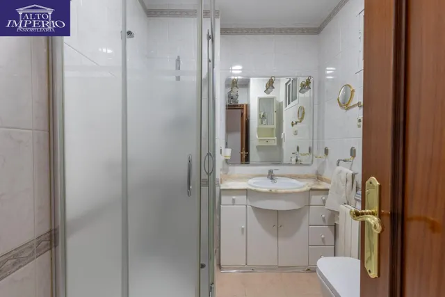 Estupendo piso  en la última planta en calle doctor azpitarte — 29