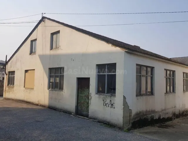 NAVE EDIFICABLE EN EL CORAZÓN DE TAPIA DE CASARIEGO - foto 2