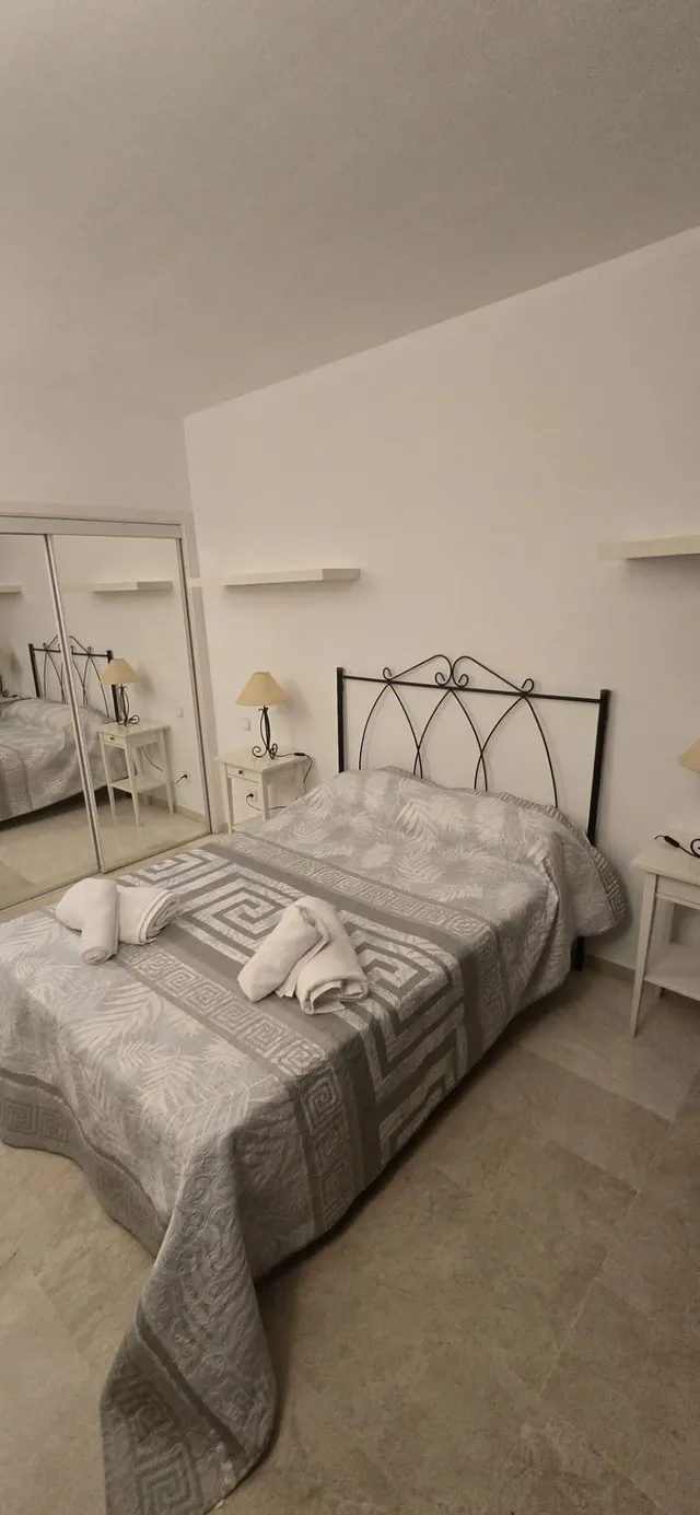 Piso amplio y luminoso de tres dormitorios  en primera línea de playa en Hacienda Beach II-III | CABANILLAS REAL ESTATE — 19