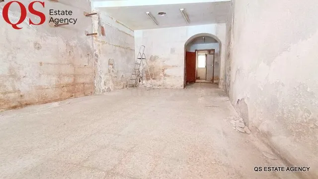 Casa con local comercial para reformar en centro de Blanes - foto 4