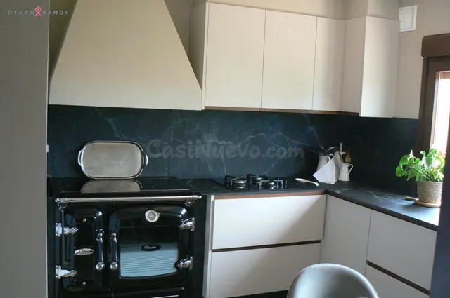 GRAN CASA CON VISTAS AL MAR, 1320M2 DE PARCELA Y 320M2 CONST - foto 4