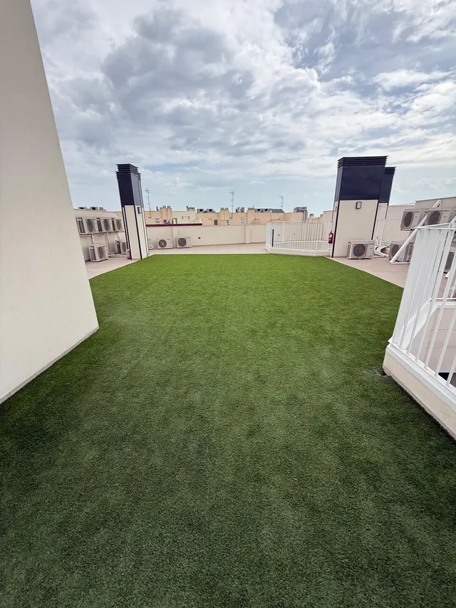 Luminoso apartamento semi-nuevo con terraza, piscina y parking — 38