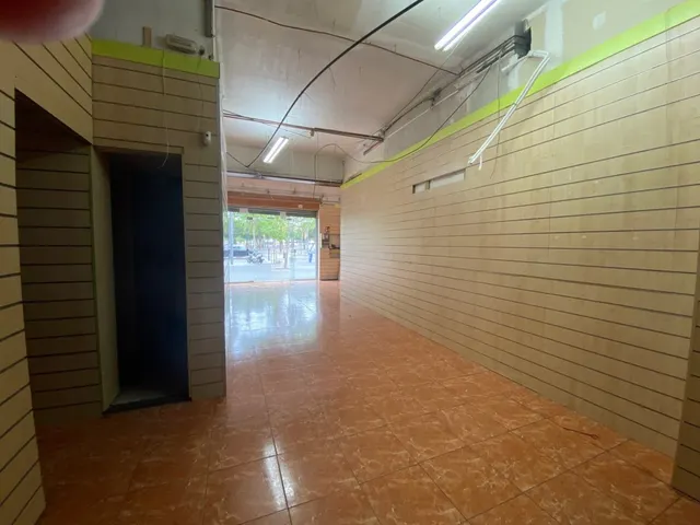 Local diafano en acera "Prime" Passeig Joan de Borbó — 10