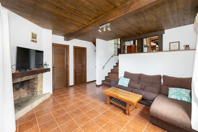 UNA CASA UNICA CON ENCANTO, ESPACIO Y VISTAS EN EL CORAZON D - foto 3