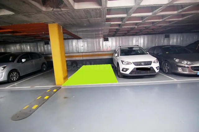 Plaza de garaje para coche grande - Fácil acceso