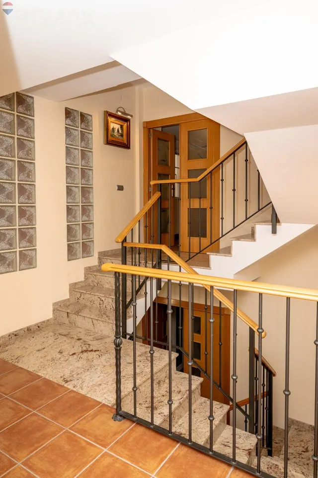 Casa en venta en Alfafara con 562 m2 y gran potencial — 35