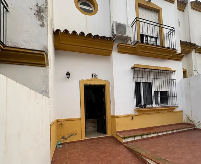 Amplia y Luminosa Propiedad en Zona Tranquila con Posibilida