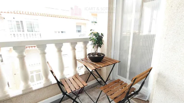 MAGNÍFICO PISO DE CUATRO DORMITORIOS Y GARAJE EN EL CASCO UR - foto 4