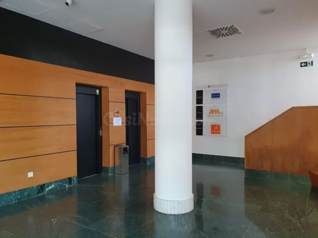 Oficina 188m² en alquiler - Avenida de las Ciencias - foto 4