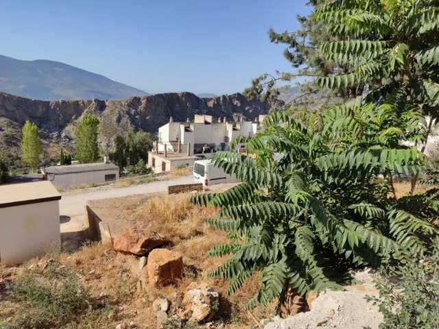 PARCELA URBANA EN LANJARON — 37