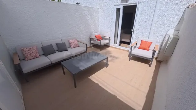 Adosado reformado de tres habitaciónes más apartamento con parking y piscina comunitaria. — 20