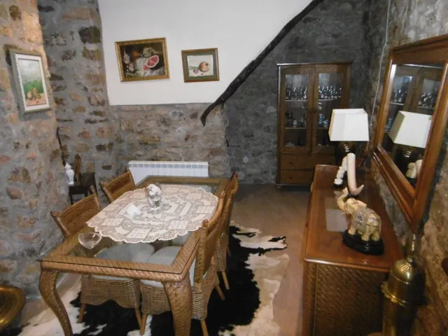 Casa de pueblo, reformada en su totalidad el 2005, apta para entrar a vivir, — 2