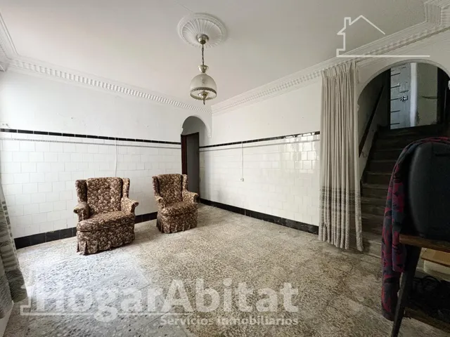 Espaciosa casa con local comercial y garaje en el centro — 15