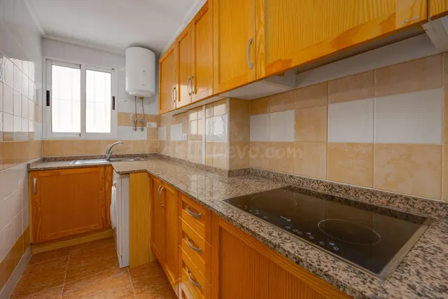 Apartamento de 1 dormitorio con garaje y piscina comunitaria - foto 5
