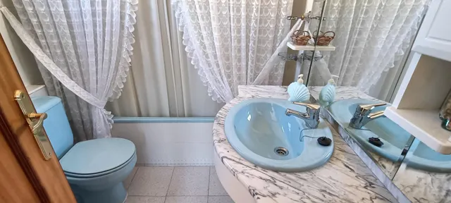 Gran chalet independiente de 3 plantas con dos viviendas y piscina — 30