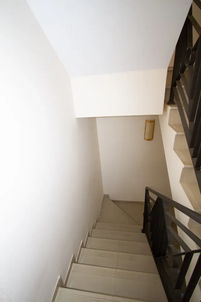 Amplio adosado en esquina en Las Lagunas, Mijas Costa, con 4 dormitorios, terraza, buhardilla y sótano — 26