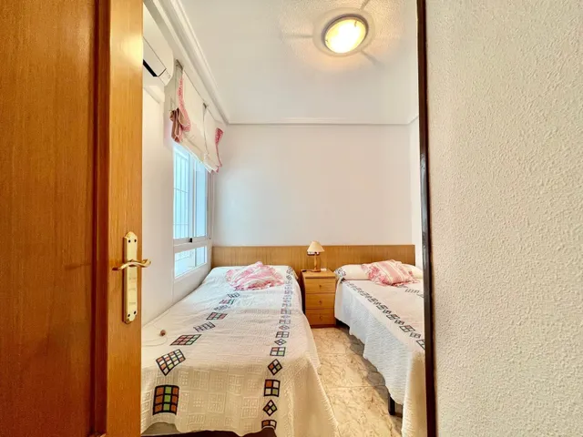IMPECABLE VIVIENDA DE 2 habitaciones + PARKING EN PLENA AVENIDA DE LAS HABANERAS, A TAN SOLO 450m DE LA PLAYA — 38