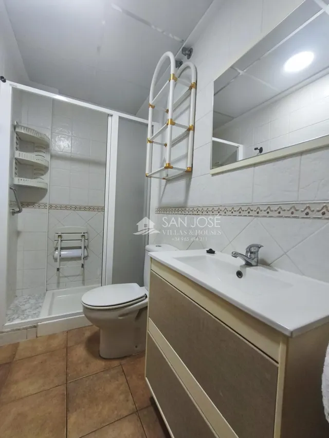 SE ALQUILA BUNGALOW AMUEBLADO EN BUEN ESTADO EN ASPE — 27