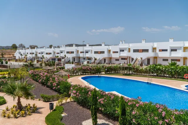Bungalow de planta alta con 2 dormitorios y solarium privado - foto 2