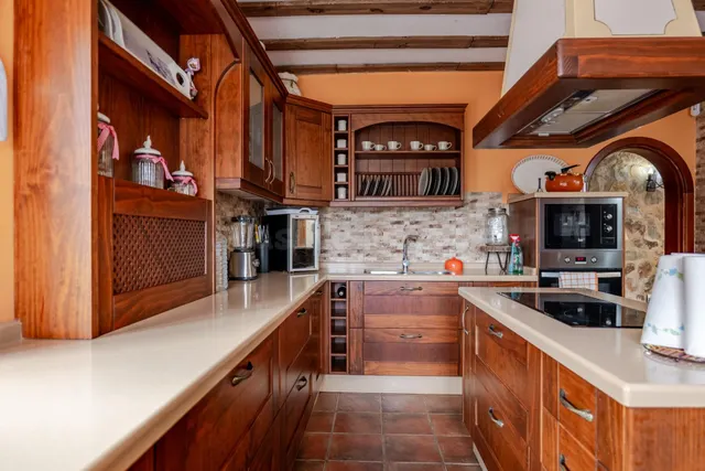 Finca de 20.000 m2 con vivienda principal, apartamento independiente y espacio para toda la familia — 20