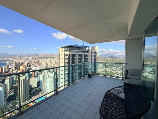 Precioso apartamento de 2 dormitorios, con vistas panorámicas, garaje y trastero www.inmobiliarialesdunes.com — 2