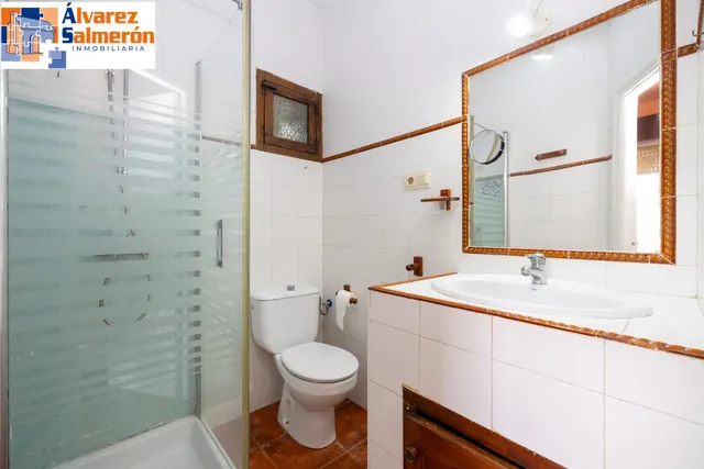 Preciosa casa en Ogíjares con piscina y jardín — 26