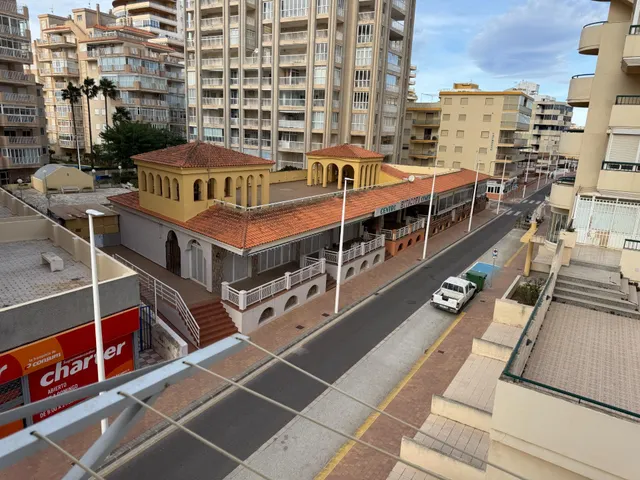 ESTUDIO COMPLETAMENTE REFORMADO.- 1ª LINEA DE MAR — 29