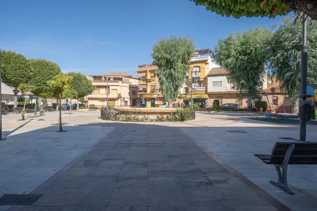 EXCELENTE SOLAR EN VENTA EN ARMILLA (JUNTO PLAZA ESPAÑA) — 28