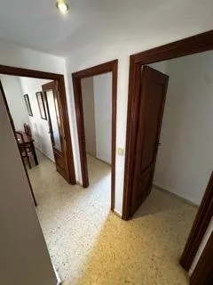 Gran apartamento familiar de 3 dormitorios, 2 baños y parking techado. A 500m de la playa — 11