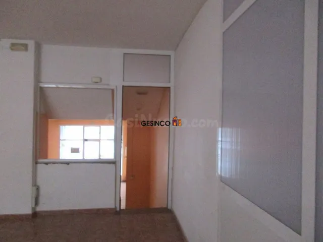 LOCAL COMERCIAL BIEN SITUADO — 5