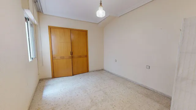 Magnifica vivienda situada en plena judería, con tres dormitorios, baño y cocina con acceso a un ámplio patio! — 13
