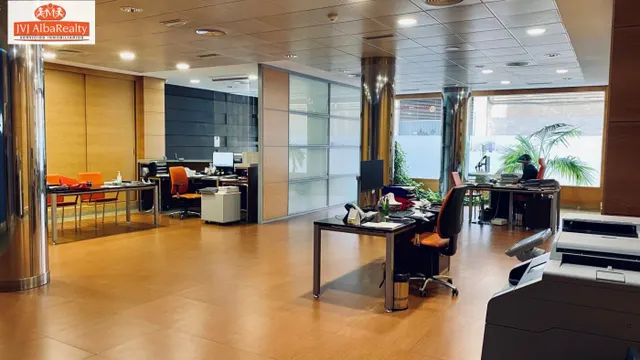 EXCLUSIVO Y LUJOSO LOCAL COMERCIAL CON LOS MEJORES ACABADOS