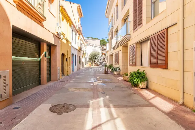 Casa y planta baja en venta en el centro de Sant Andreu de L