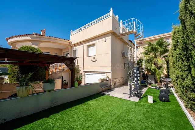 Villa unifamiliar de 5 dormitorios en Ciudad Quesada - foto 3