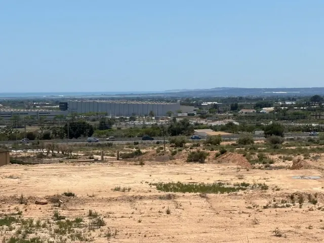 Parcela muy bien situada a la venta
