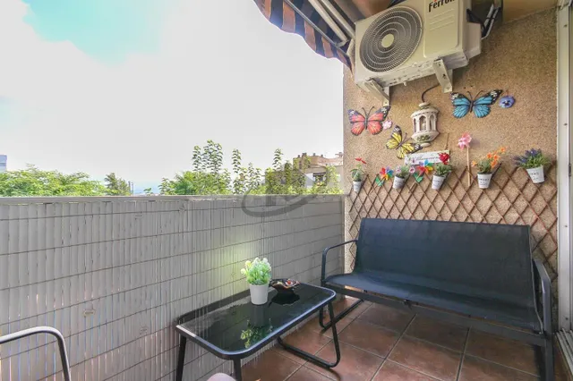 VIVIENDA EN FINCA SEMINUEVA CON PISCINA. AMPLIO BALCÓN Y VIS - foto 2