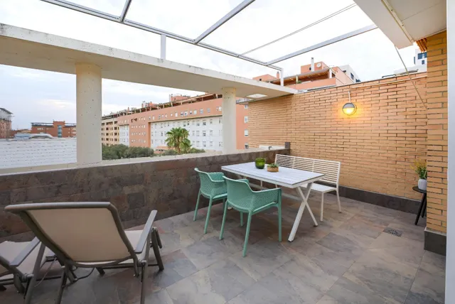DÚPLEX-ÁTICO REFORMADO CON TERRAZA + GARAJE Y TRASTERO JUNTO - foto 3