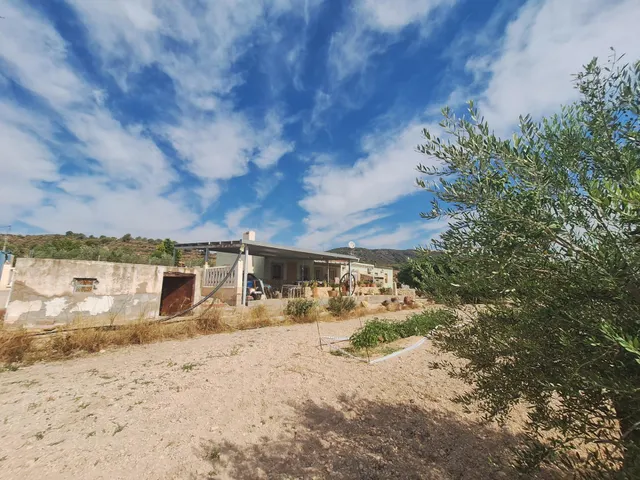 Chalet o casa de campo con piscina · 4.000 m2  · 4 dormitorios · 90 m2 para otra vivienda — 43