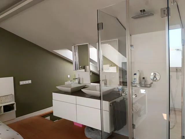 Espectacular adosado con buhardilla , apartamento independiente con baño y sin cocina, garaje doble y piscina en zona residencial premium — 41