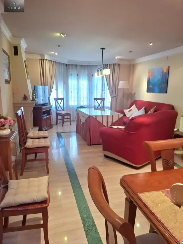 Fantástico chalet en villa argaz, junto al cc serrallo plaza — 34
