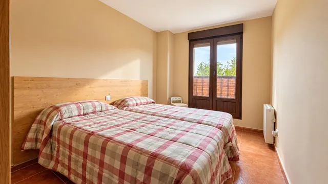 APARTAMENTO A POCOS METROS DE LA PLAYA DE COBRECES — 8